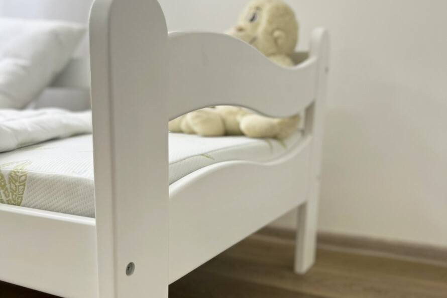 Дитяче ліжко з дерева Злата (бук) Білий