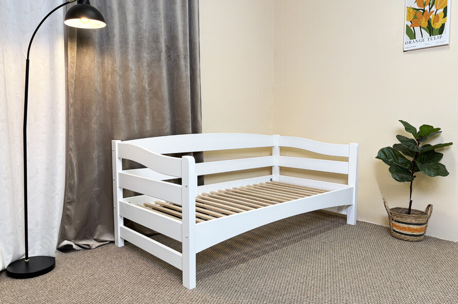 Детская кровать с бортиком Афина (бук) Белый