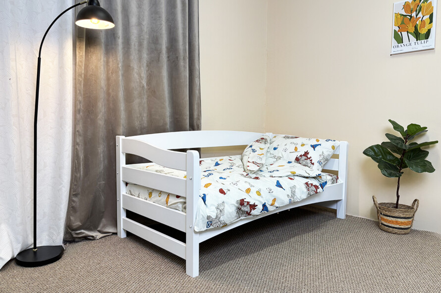 Детская кровать с бортиком Афина (бук) Белый