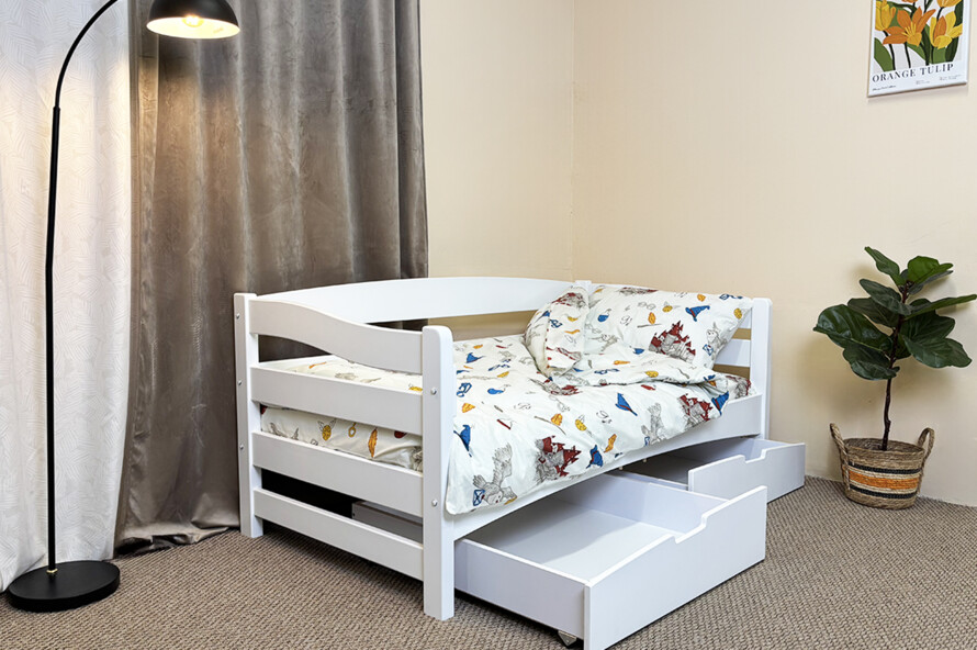 Детская кровать с бортиком Афина (бук) Белый