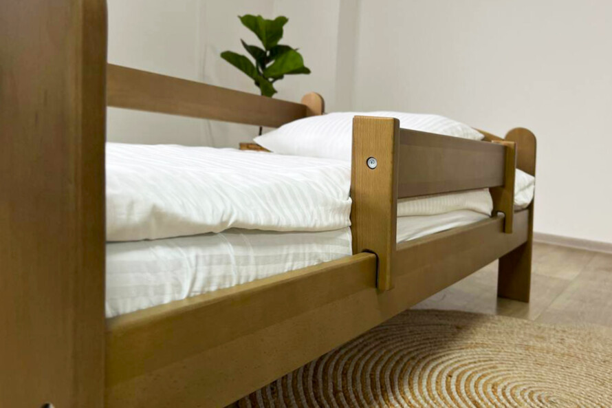 Ліжко дитяче з дерева Злата (бук) Горіх Світлий