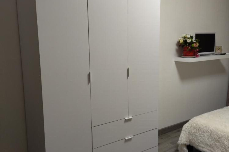 Розпашна Шафа для одягу Гелар Білий 3 ДСП