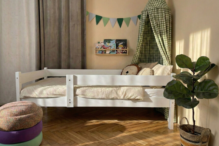 Біле дитяче ліжко з матрацом та бортиком Тотошка