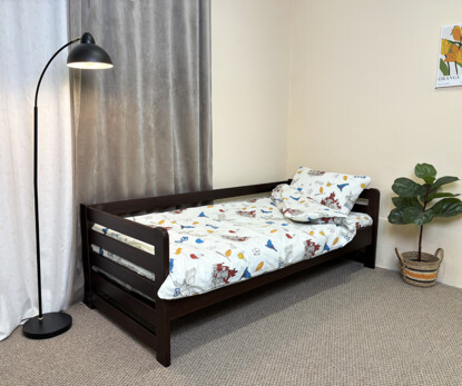 Дитяче ліжко з дерева Кевін (темний горіх)