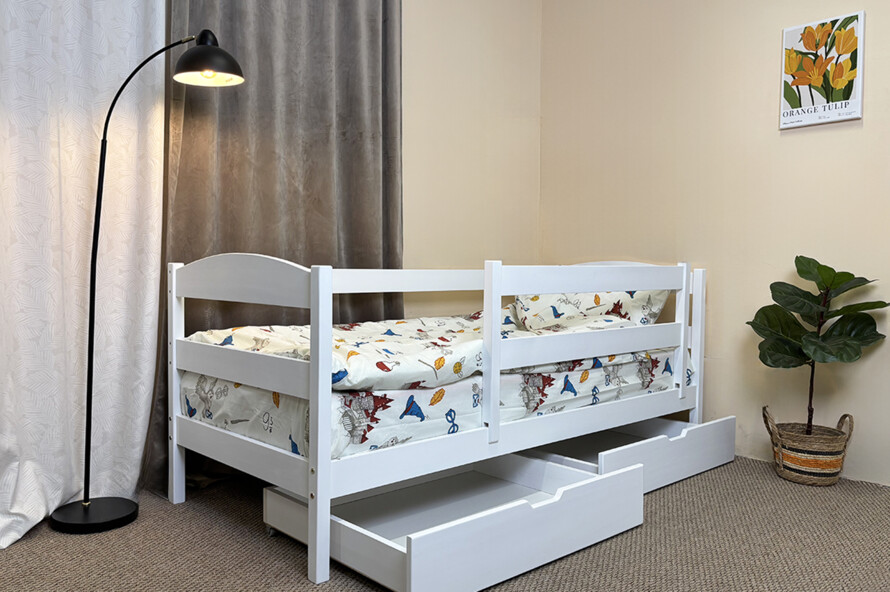 Дитяче ліжко з дерева Кіра комплект з бортиком і ящиком 