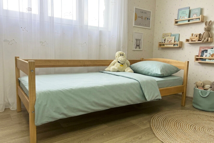 Дитяче ліжко з бортиком Мартель (бук) Тонований