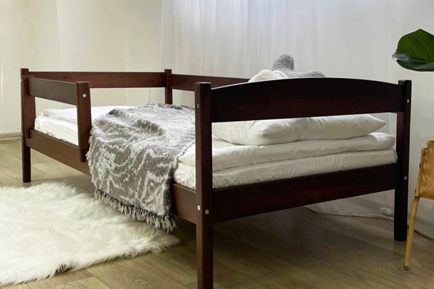 Дитяче ліжко з бортиком Мартель (бук) Тонований