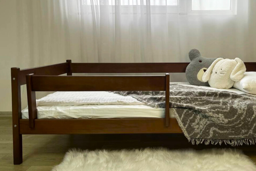 Дитяче ліжко з бортиком Мартель (бук) Тонований