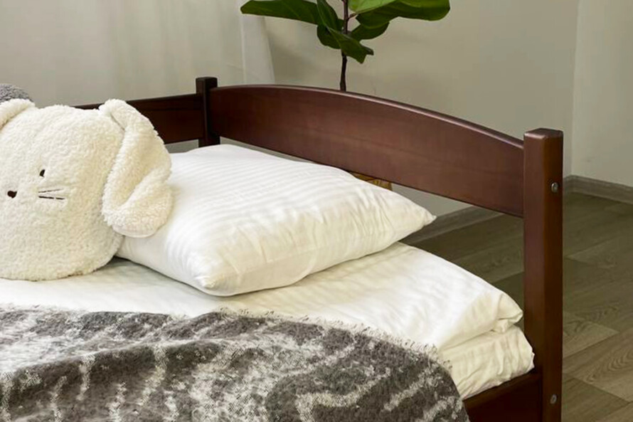 Дитяче ліжко з бортиком Мартель (бук) Тонований