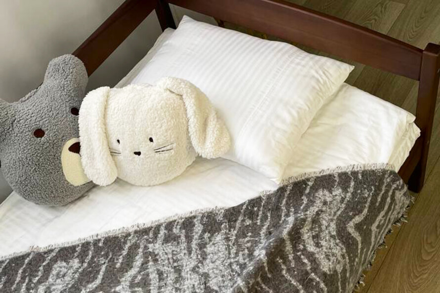 Дитяче ліжко з бортиком Мартель (бук) Тонований