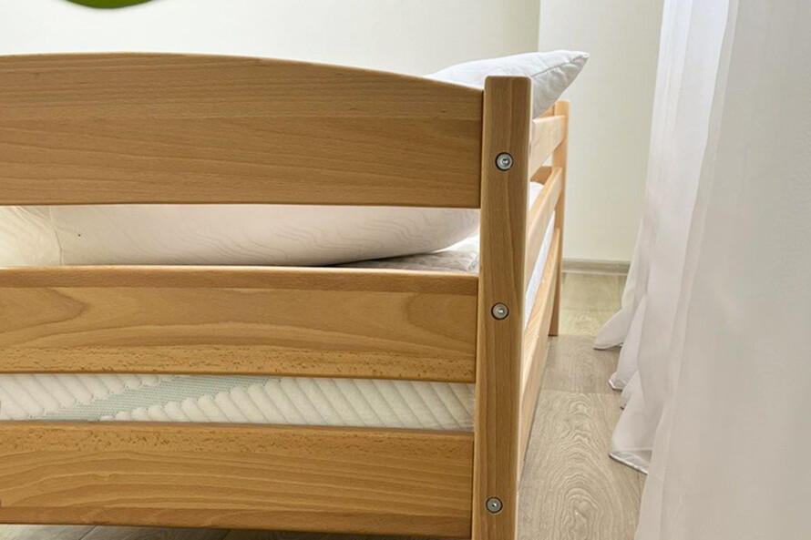 Дитяче ліжко з дерева Хьюго (бук) Тонований