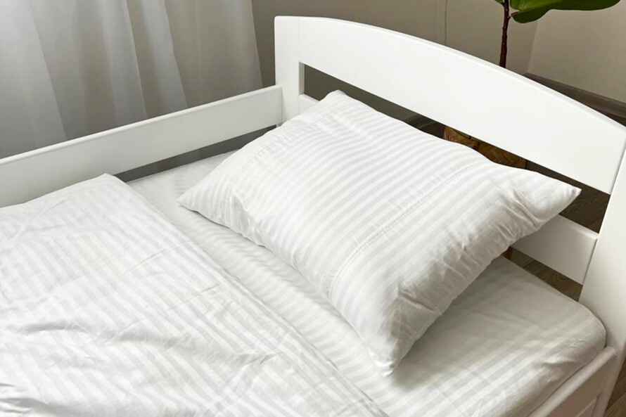 Дитяче ліжко з бортиком Вінні (бук) Колір RAL