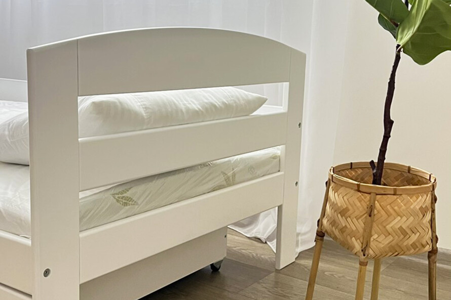 Дитяче ліжко з бортиком Вінні (бук) Колір RAL